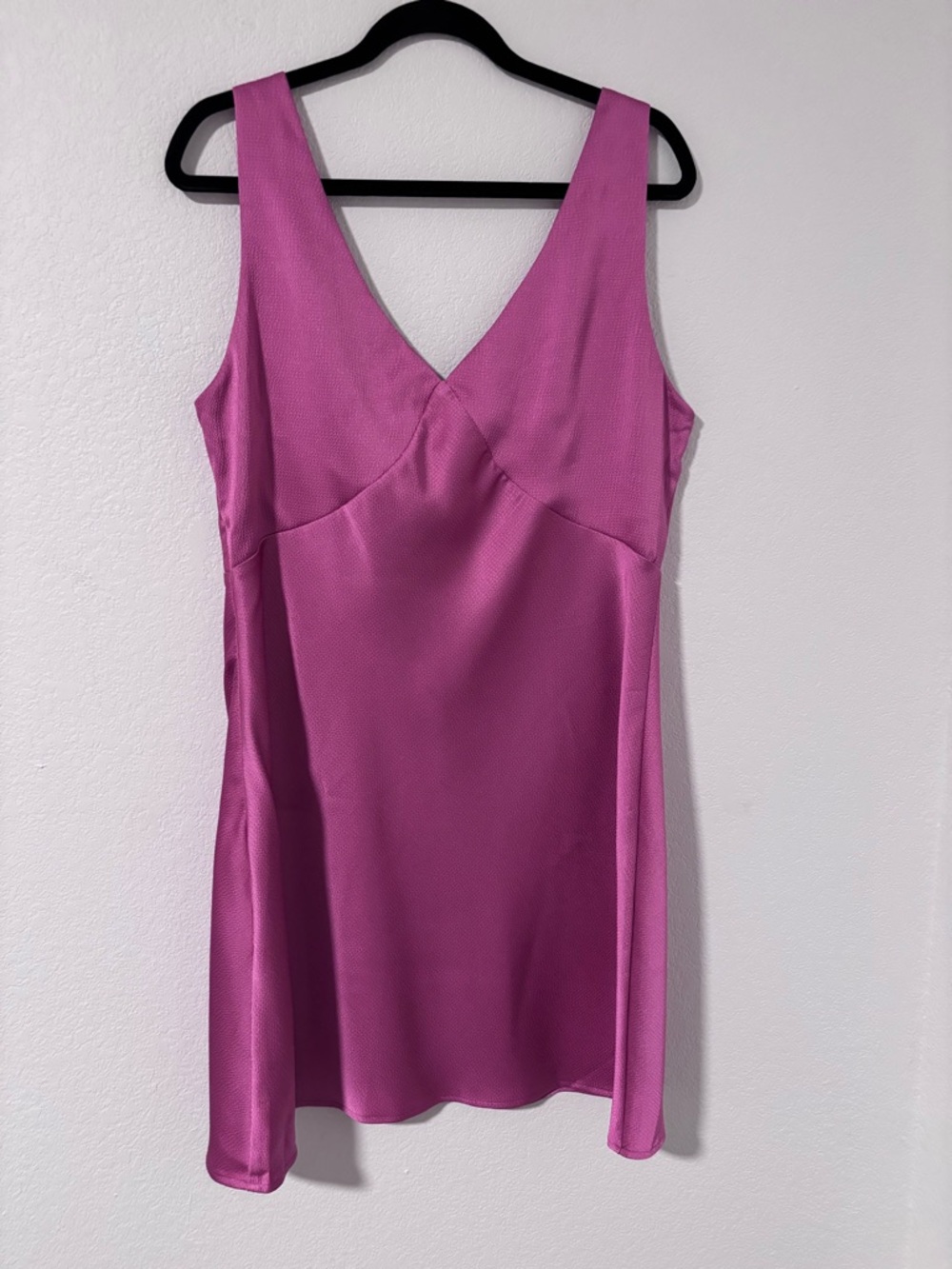 Nasty Gal Sleeveless V-Neck Satin Ruched Bust Mini Dress in Pink Sz 14 NWT - Picture 3 of 7